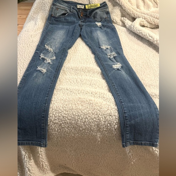 Ripped jeans! Barely worn. 🌟🌟 - Picture 4 of 6